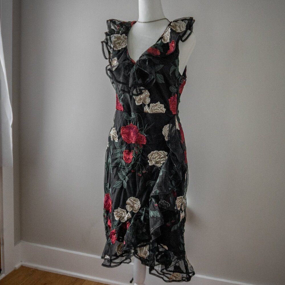 Gianni Bini Black Red White Embroidered Roses Cocktail Sleeveless dress